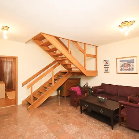 Macan Διαμέρισμα