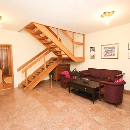 Macan Διαμέρισμα *