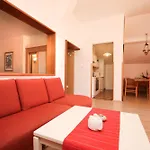 Macan Apartman *