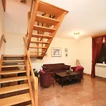 Macan Apartman *