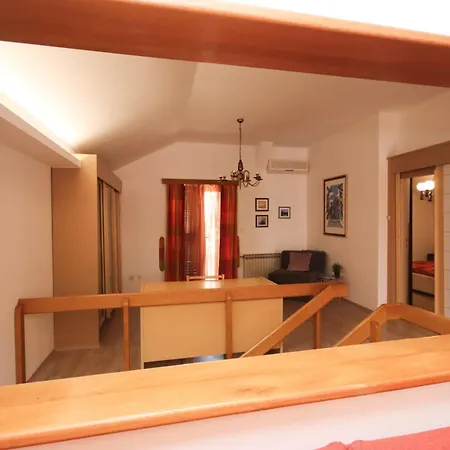 Macan Apartment *