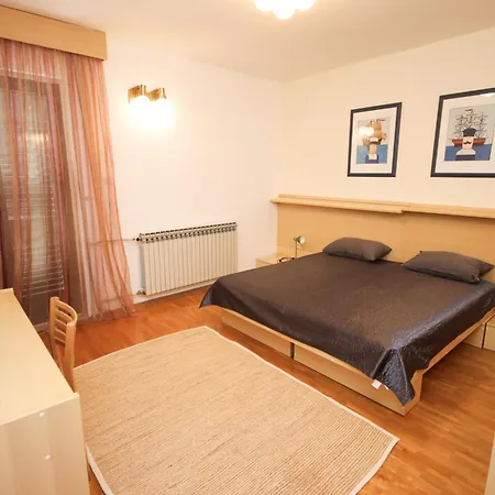 Macan Apartment *