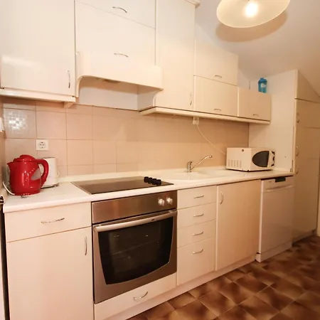 Macan Apartment *