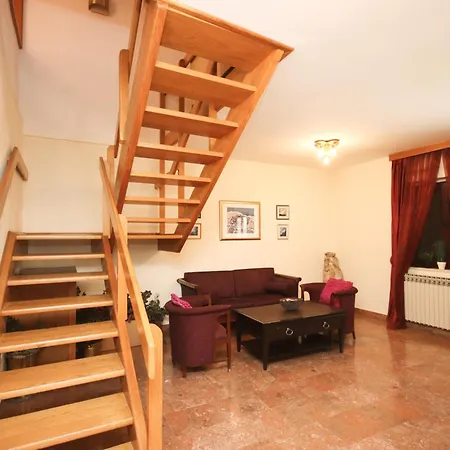 Macan Apartment *
